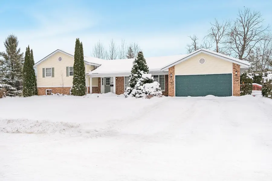 53 Maple DR, Orillia, ON L3V 3W5