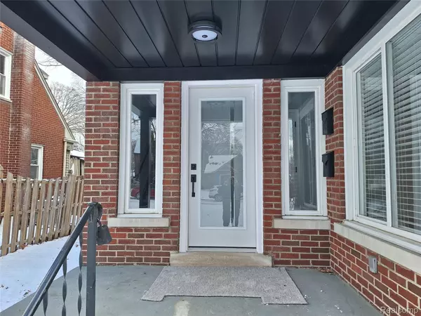 Royal Oak, MI 48067,607 S Connecticut AVE