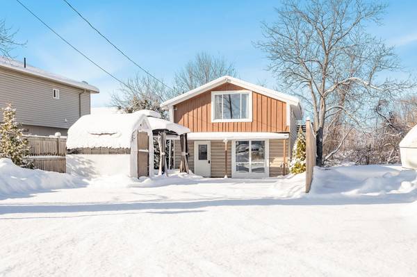 3 Courtland ST, Orillia, ON L3V 1A4