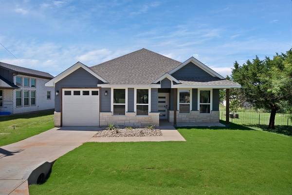 2528 Deer Trail,  Granbury,  TX 76048