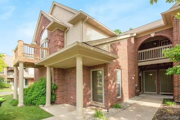 28541 Carlton Way DR, Novi, MI 48377