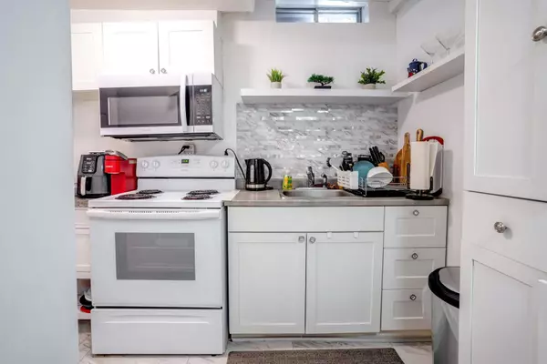 Brampton, ON L6S 3L4,48 Lawndale CRES #Lower