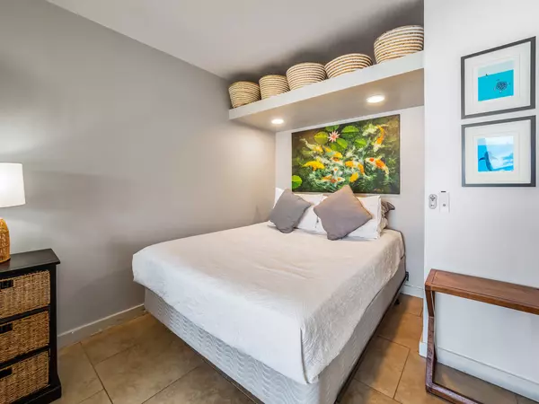 Kailua-kona, HI 96740,75-5776 KUAKINI HWY #341