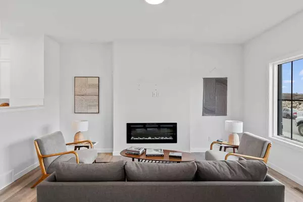 Airdrie, AB T4B 5L8,1037 Reynolds CRES SW