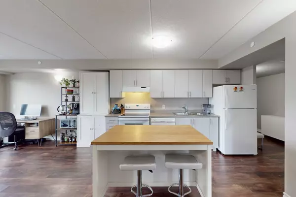 Milton, ON L9T 3P6,716 Main ST E #1008