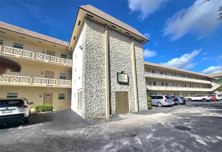 3531 NW 50th Ave #609, Lauderdale Lakes, FL 33319