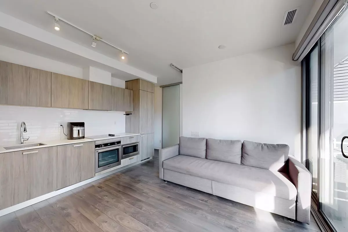 Toronto C08, ON M4Y 0C3,50 Charles ST E #1112