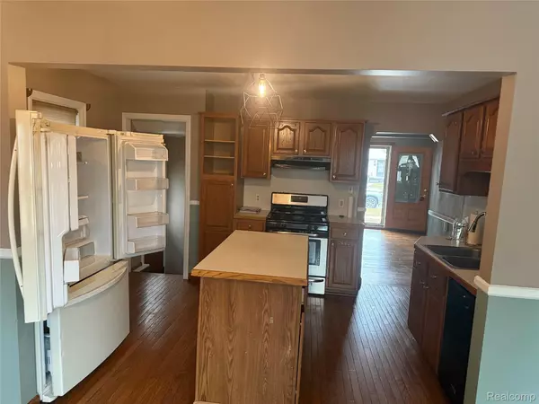 Dearborn, MI 48124,23129 Madison ST