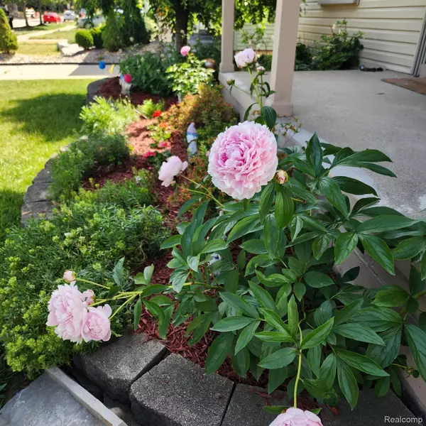 Dearborn, MI 48124,23129 Madison ST