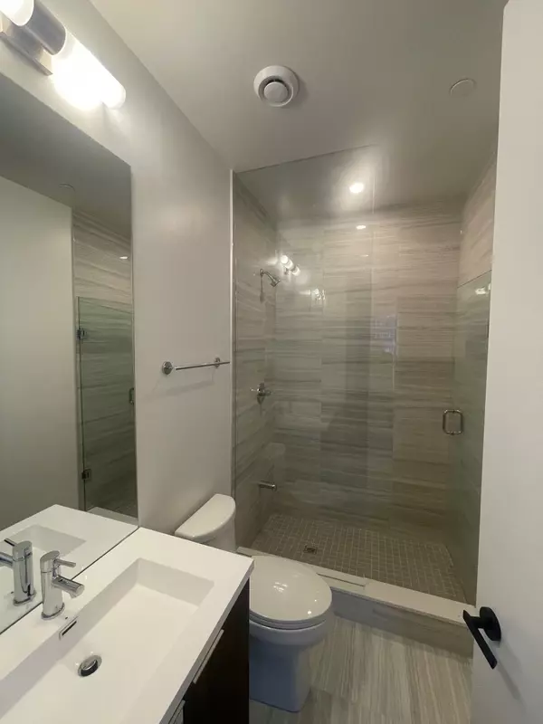 Vaughan, ON L4K 0R2,8 Interchange WAY #3710