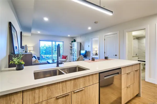 Nanaimo, BC V9R 4V6,45 Haliburton St #105