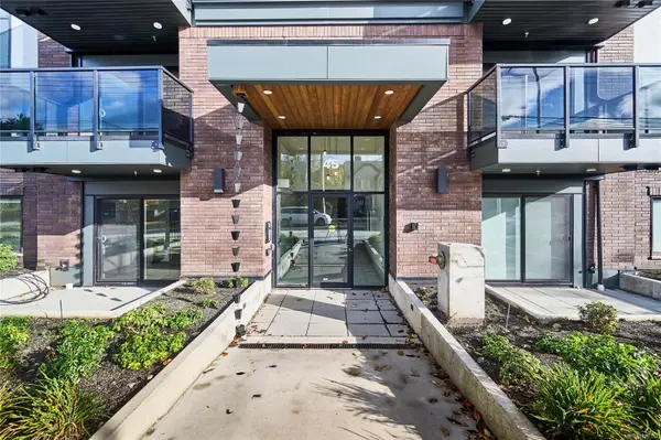 Nanaimo, BC V9R 4V6,45 Haliburton St #405