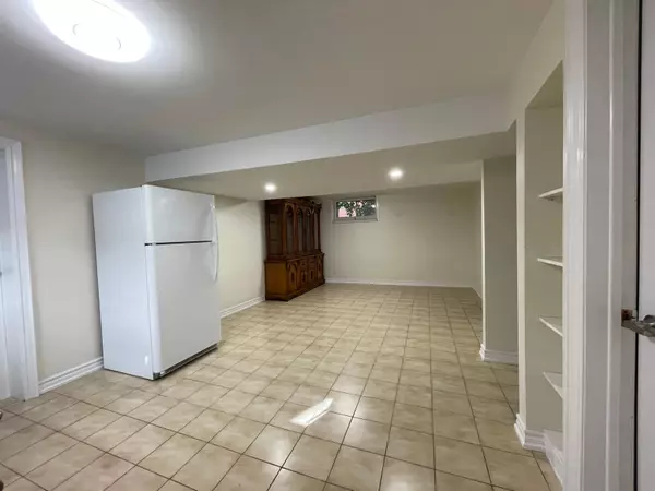 Toronto W04, ON M6L 1P6,384 Maple Leaf DR #Bsmt