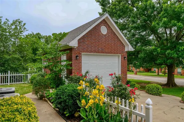 Denison, TX 75020,12 Ambassador Court