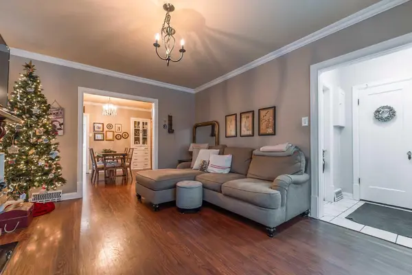 Lethbridge, AB T1J2Y3,612 14 ST S