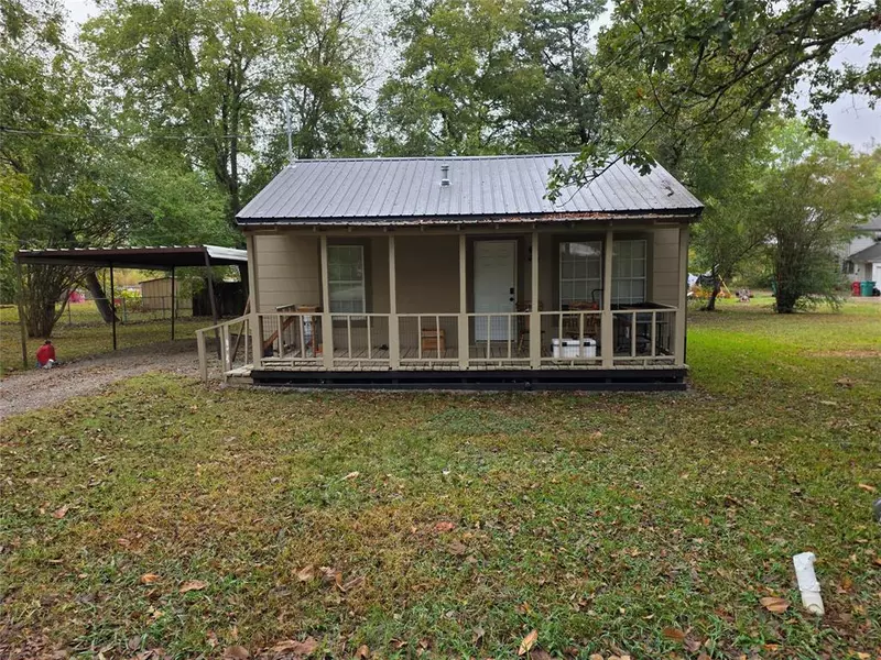 240 S College Street, Deport, TX 75435