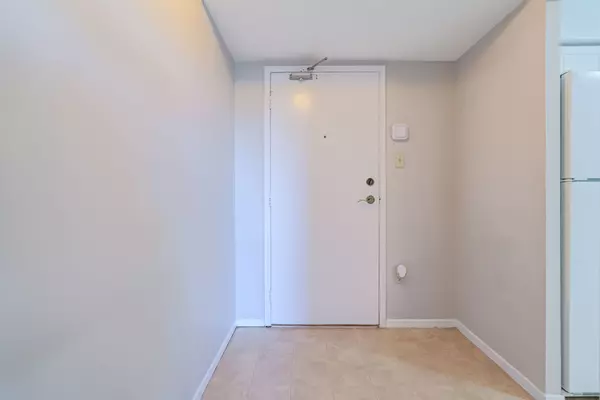 Newmarket, ON L3Y 5V6,20 William Roe BLVD #705