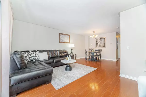 Brampton, ON L6R 1K7,51 Softneedle AVE