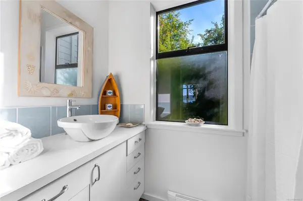 Salt Spring, BC V8K 1B3,1214 North Beach Rd