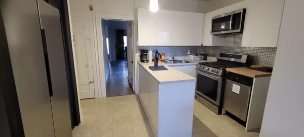 Toronto C10, ON M4P 2A7,50 Sherwood AVE