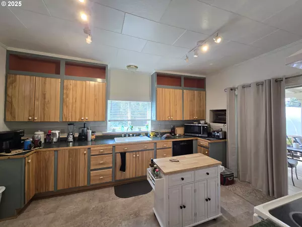 Enterprise, OR 97828,407 RESIDENCE ST