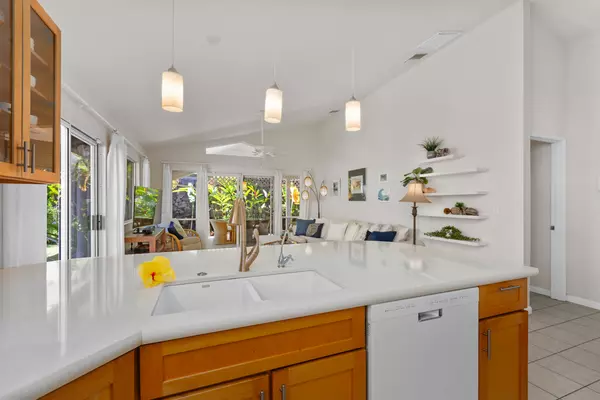 Kailua-kona, HI 96740,75-234 NANI KAILUA DR #85