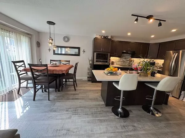 Kanata, ON K2V 0K9,521 Honeylocust AVE W