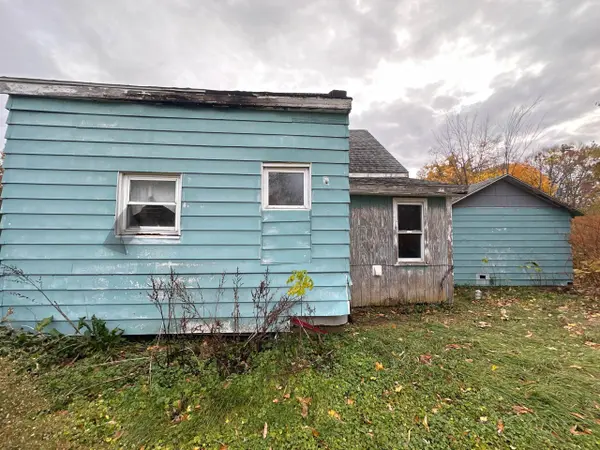 490 4th ST, Benton Twp, MI 49022