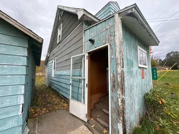 490 4th ST, Benton Twp, MI 49022