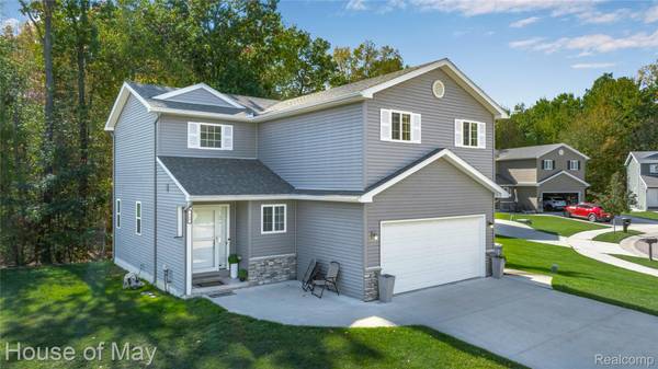 329 Fountain Park DR, Waterford, MI 48327