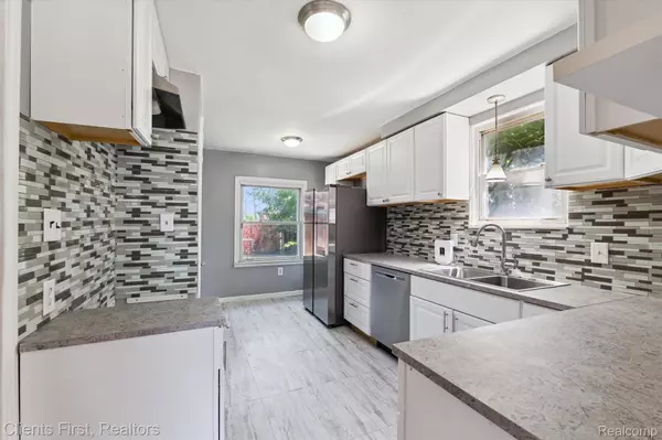 Detroit, MI 48235,19130 Appoline ST