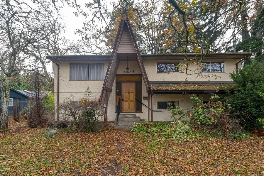 2834 Aldwynd Rd, Langford, BC V9B 3S9