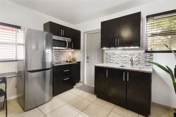 Miami, FL 33162,511 NE 161st St