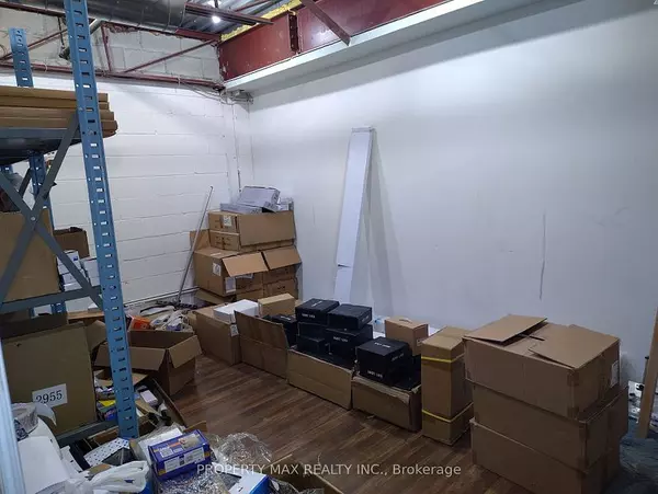 Brampton, ON L6T 5E9,70 Delta Park BLVD #12