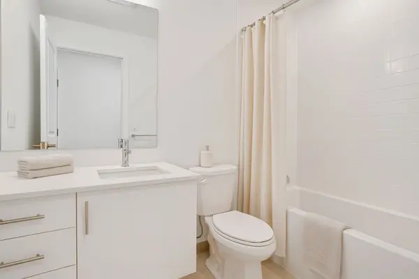 Oakville, ON L6H 8C8,3240 William Coltson AVE #913