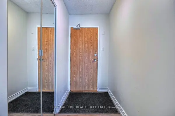 Brampton, ON L6T 4S6,8 Lisa ST #1102