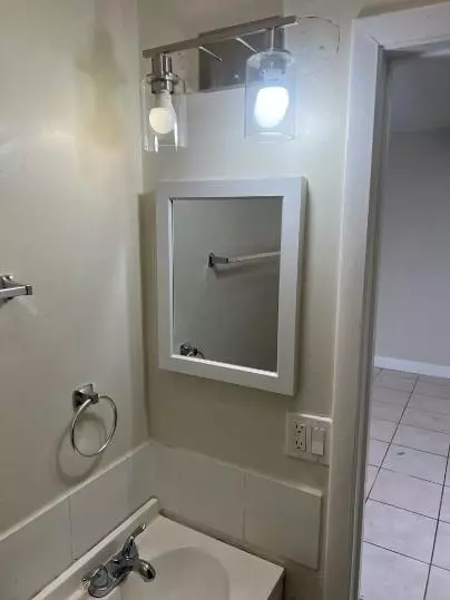 Fort Lauderdale, FL 33334,1437 NE 56th St #2