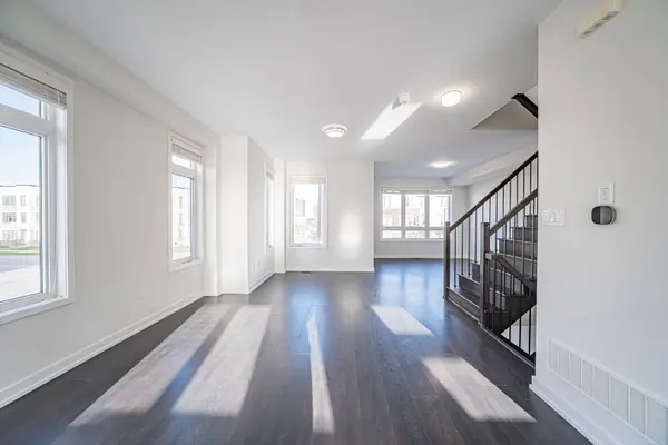 Oakville, ON L6H 7C3,220 Beaveridge AVE