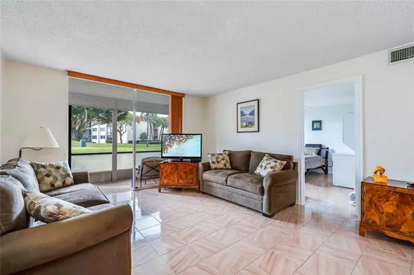 811 S Hollybrook Dr #103, Pembroke Pines, FL 33025