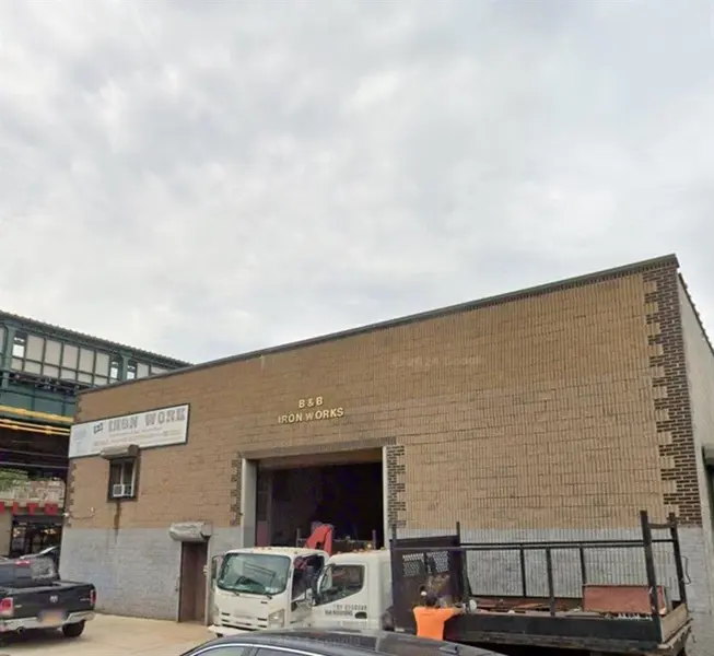 51 Gravesend Neck RD, Brooklyn, NY 11223