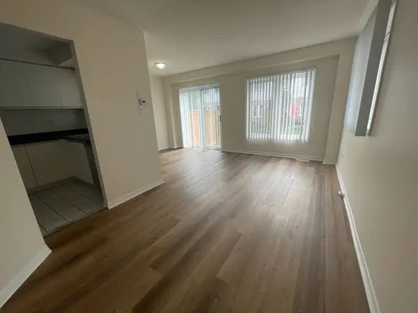 Brampton, ON L6X 5E8,9 Fairglen AVE #4