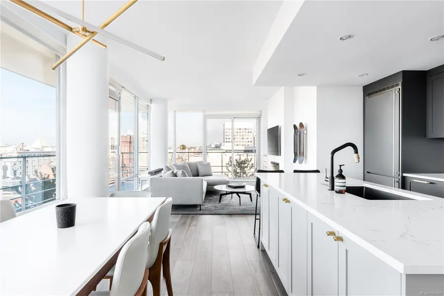 707 Courtney St #1105, Victoria, BC V8W 0A9