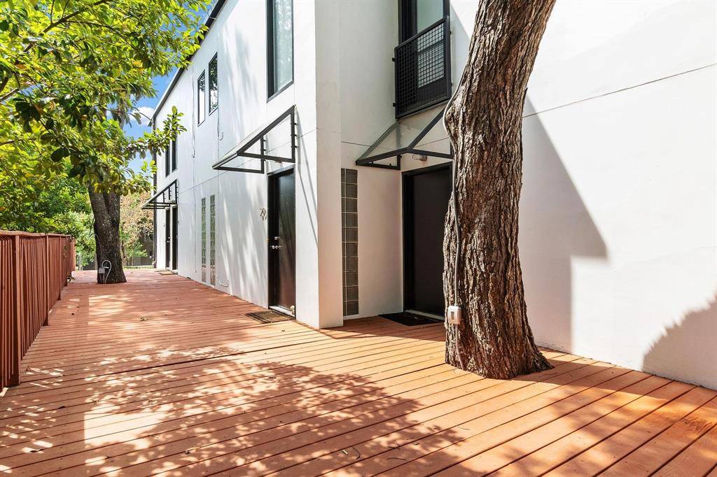 4242 Buena Vista Street #22, Dallas, TX 75205