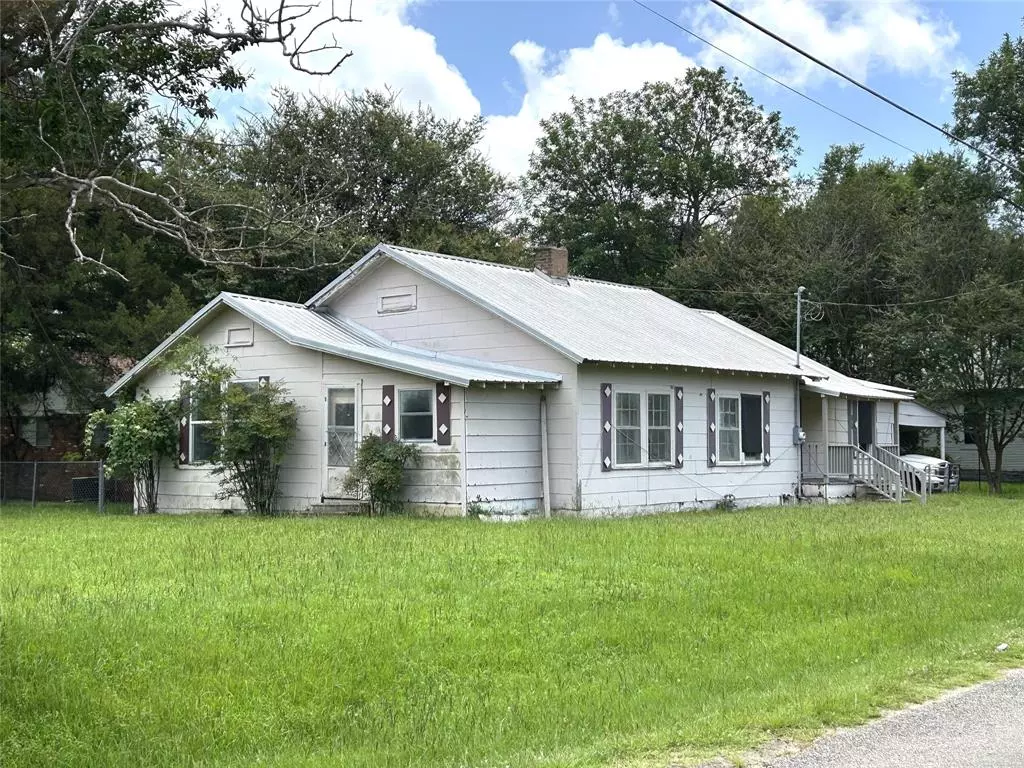 Bogata, TX 75417,195 S Howison