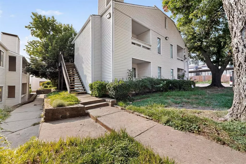 Dallas, TX 75231,7431 Holly Hill Drive #108