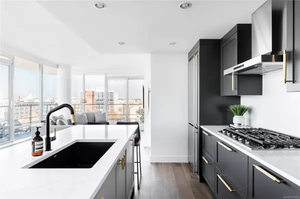 Victoria, BC V8W 0A9,707 Courtney St #1105