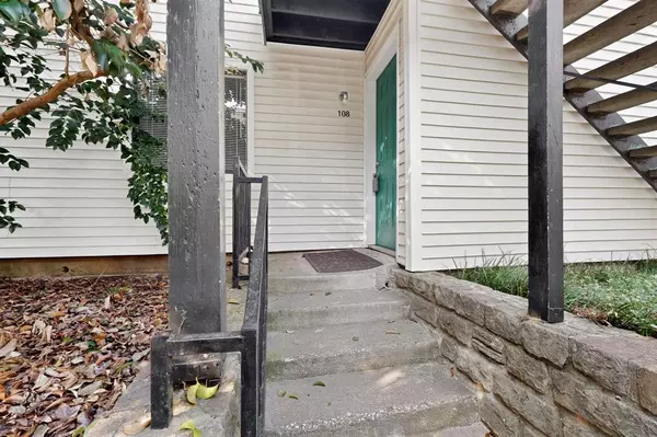 Dallas, TX 75231,7431 Holly Hill Drive #108