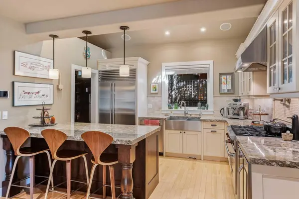 Canmore, AB T1W 2L6,140 Rundle CRES