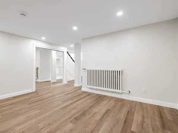 Toronto C04, ON M5M 4A9,2103 Avenue RD #BSMT