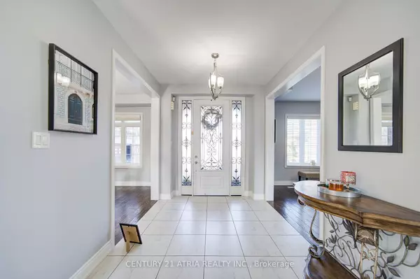 East Gwillimbury, ON L0G 1M0,10 Gladys Rolling AVE